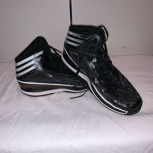 Basketball shoes